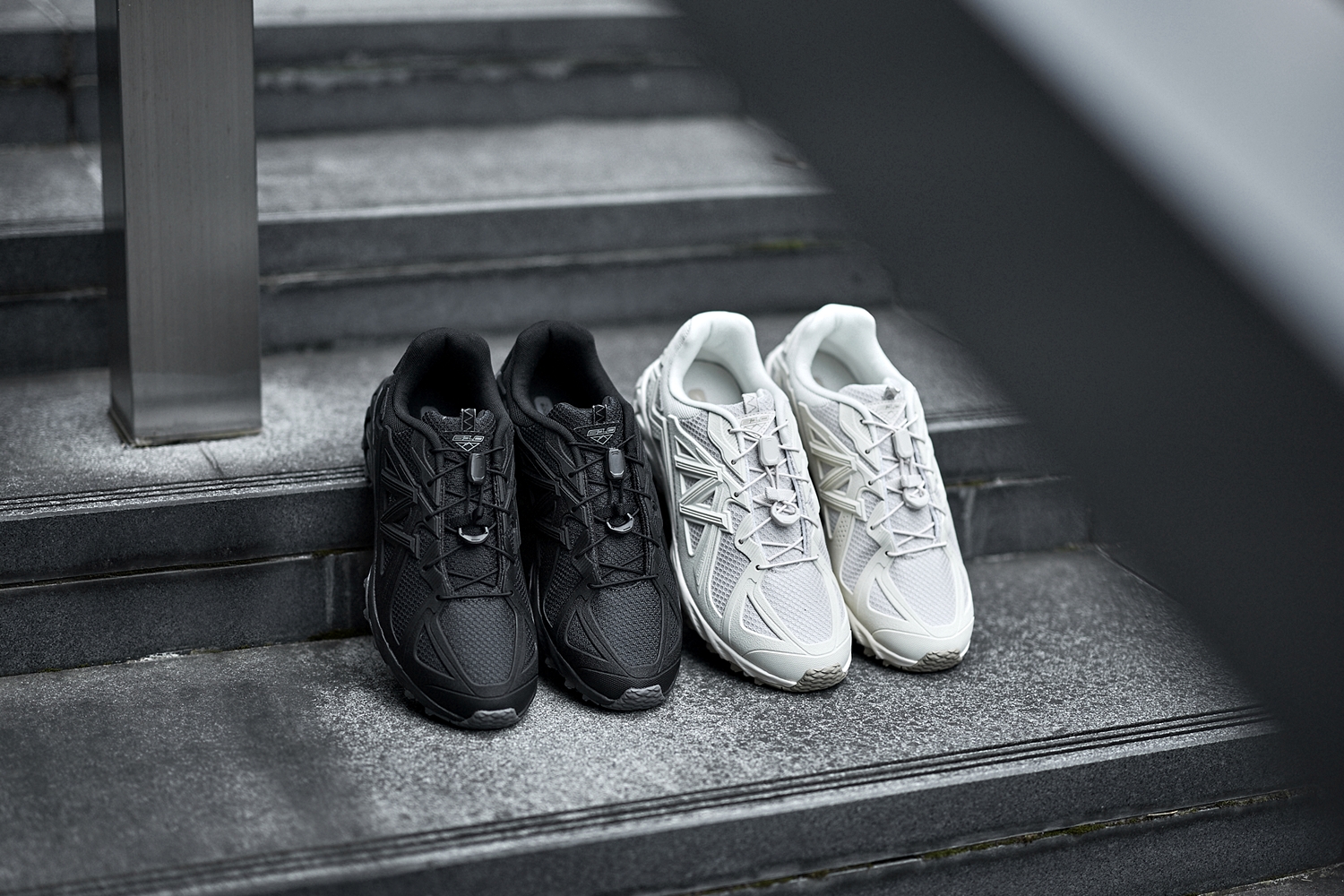 New Balance 610T sneakers in cream with green detail