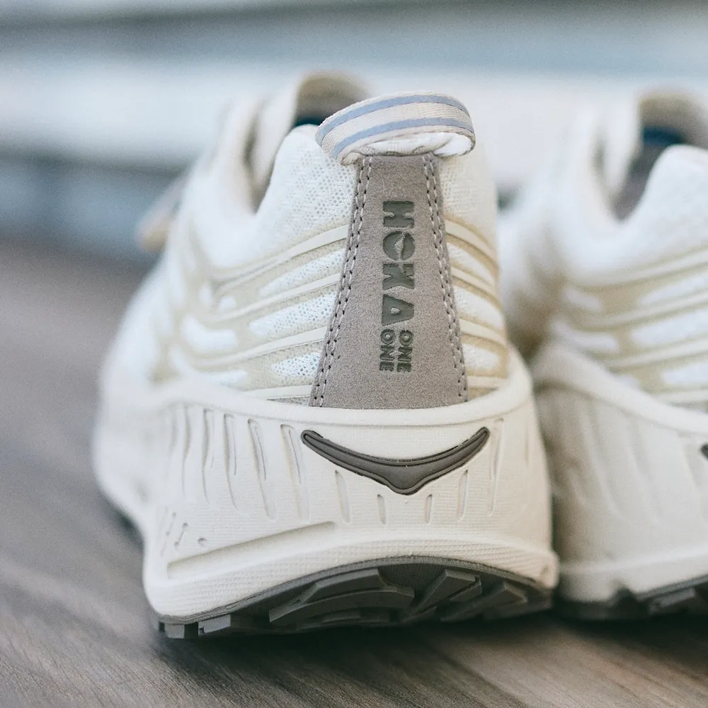 HOKA SNEAKER