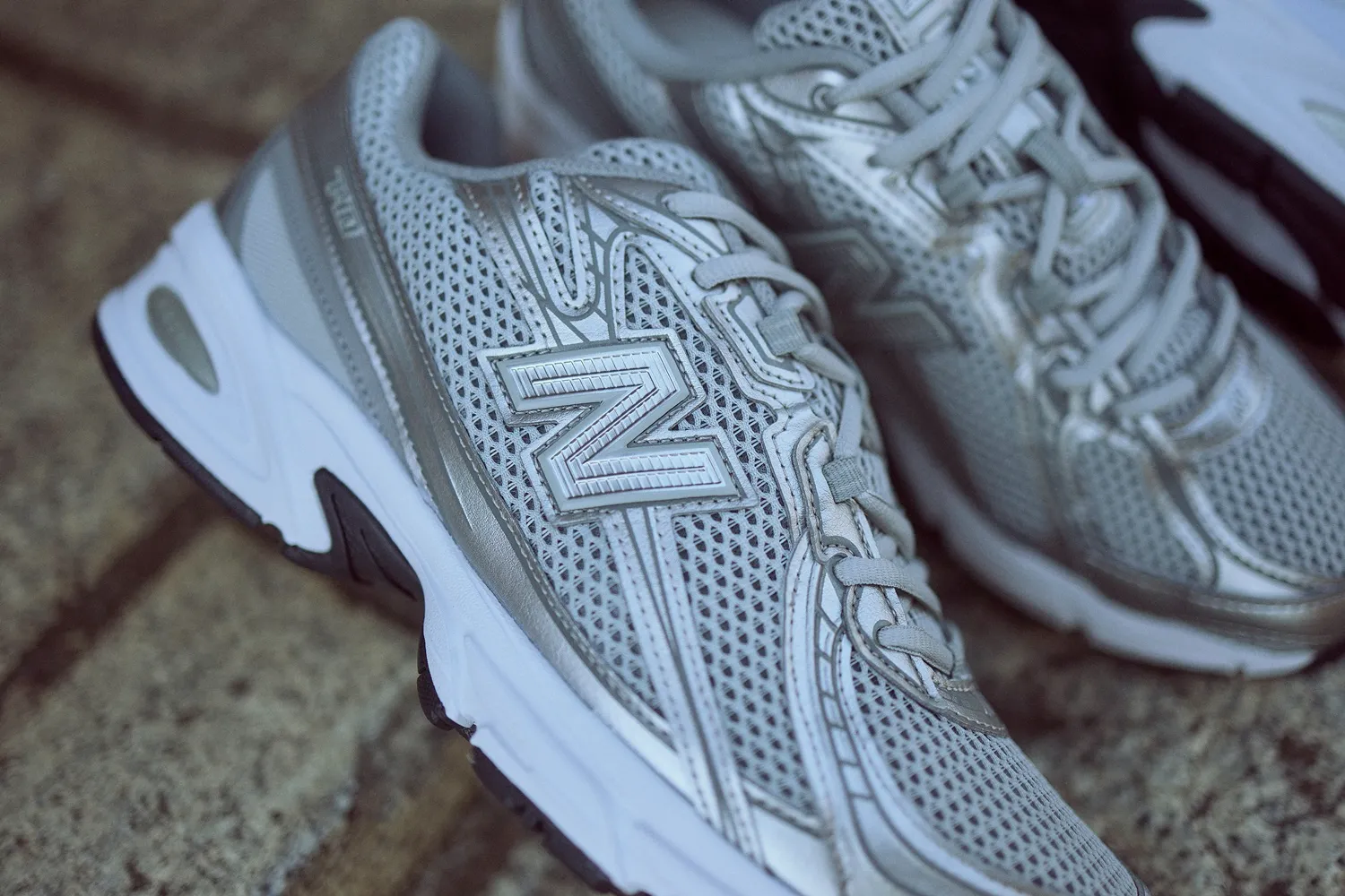 NEW BALANCE 740v2