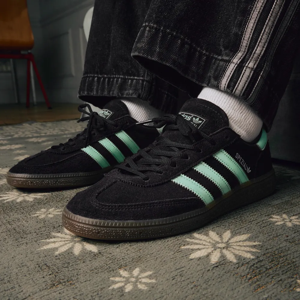 adidas IH7491