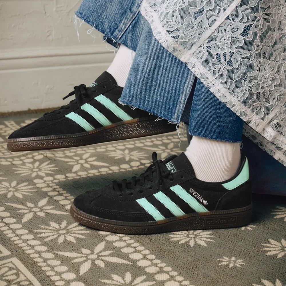 adidas ティファニーブルー