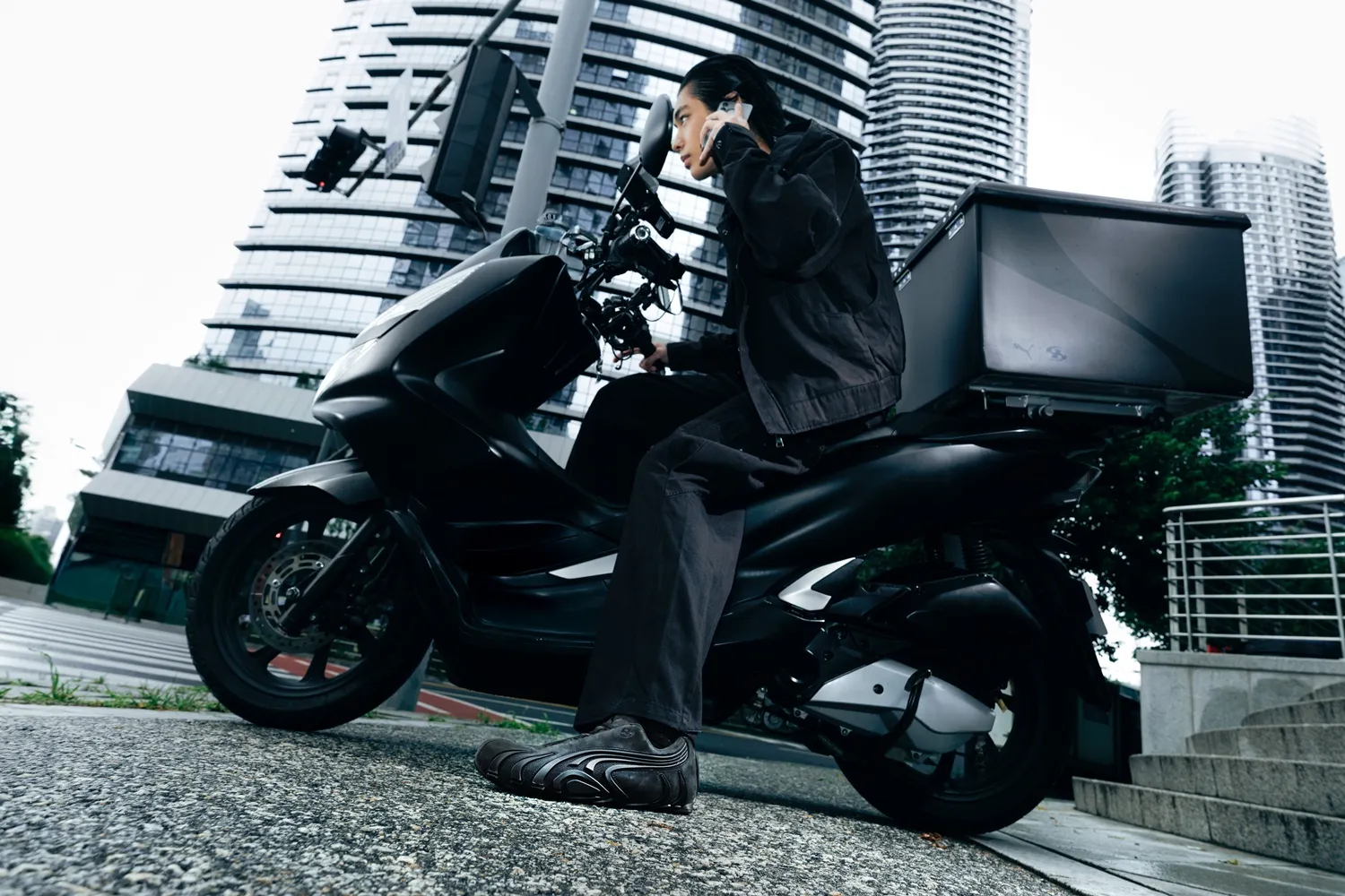 MOSTRO NU SAN SAN GEAR