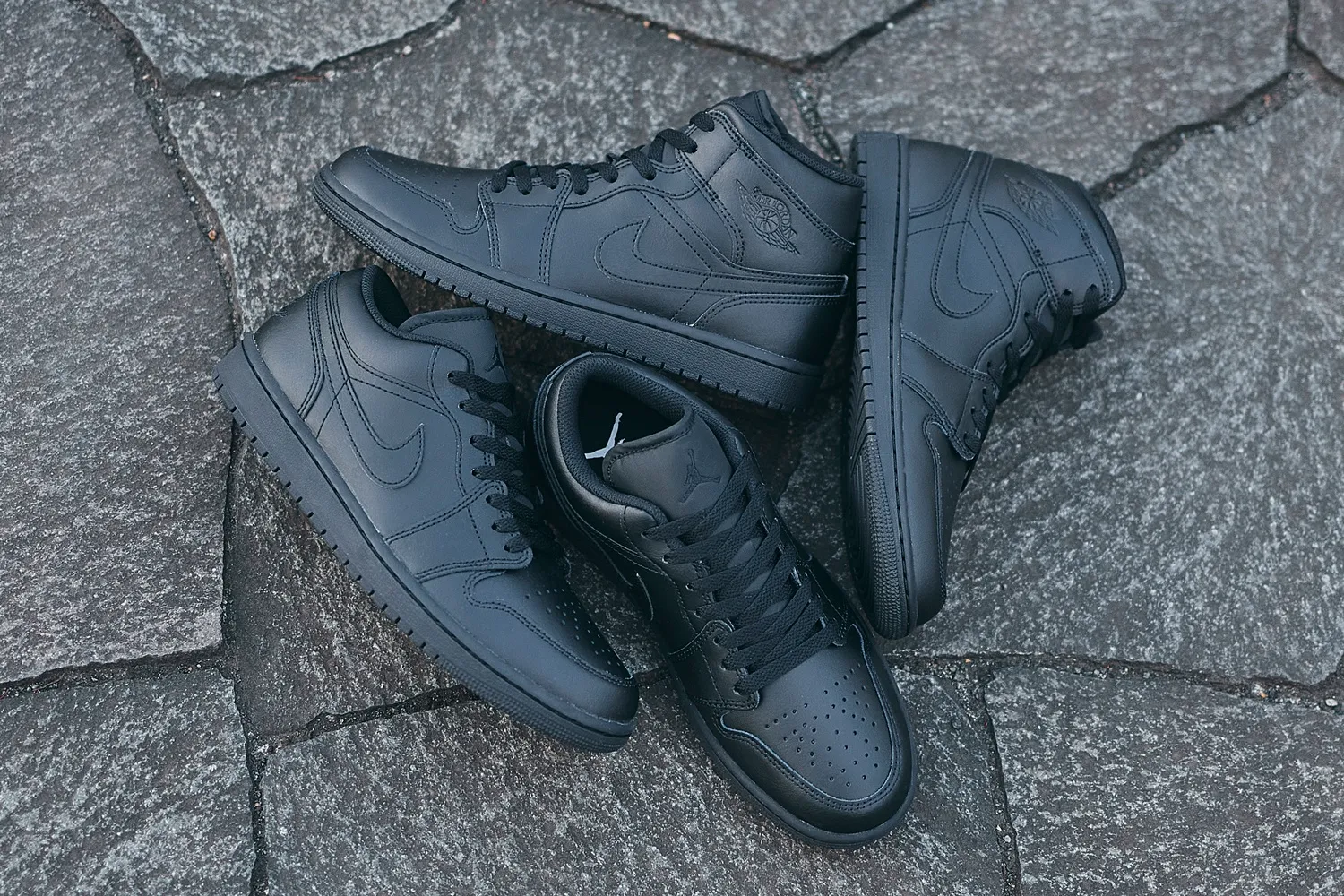 AIR JORDAN 1 TRIPLE BLACK