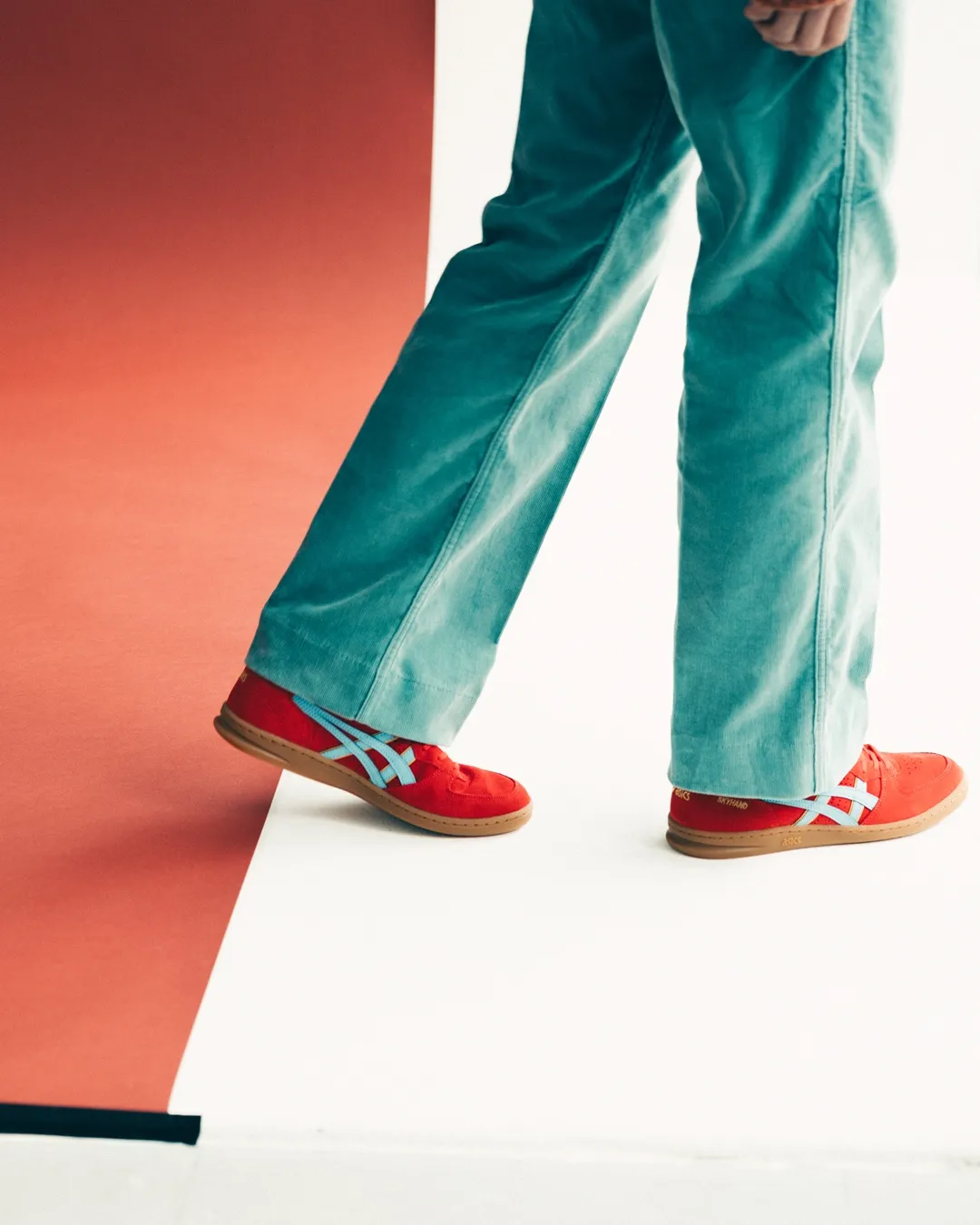 アシックス スニーカー