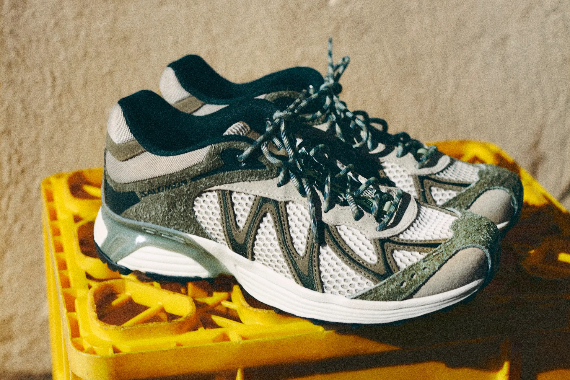 SALOMON スニーカー