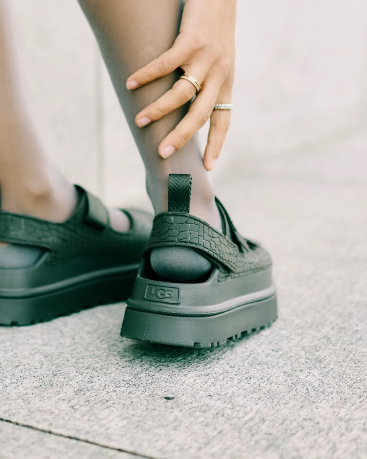 W GOLDENGLOW EMBOSSED