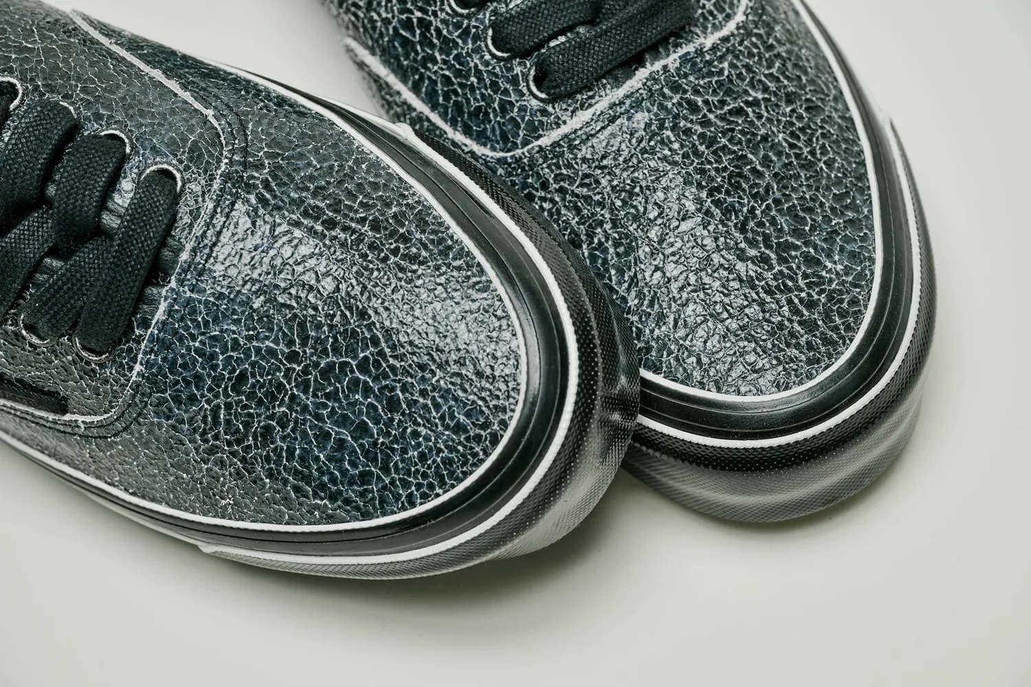 VANS crack leather