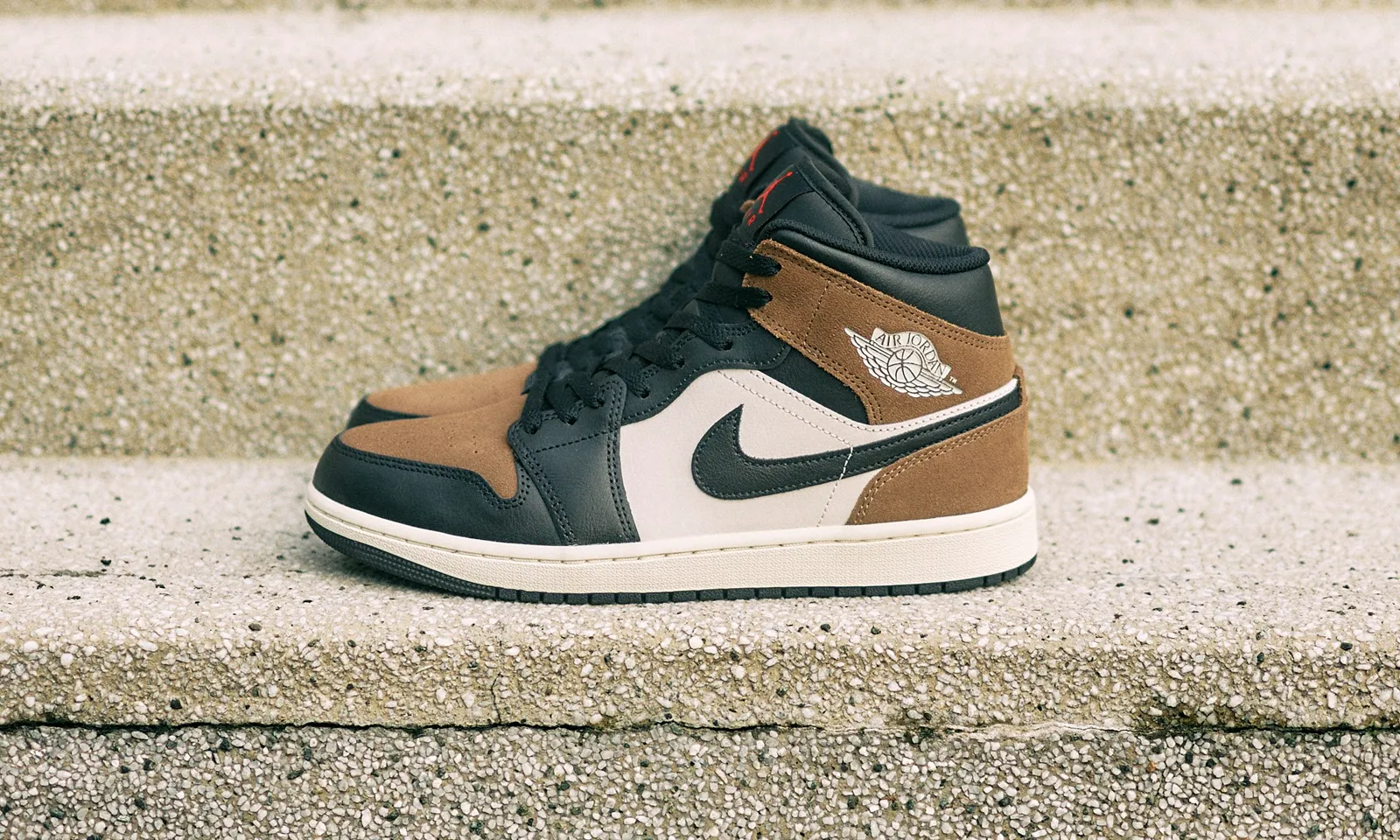 AIR JORDAN 1 MID