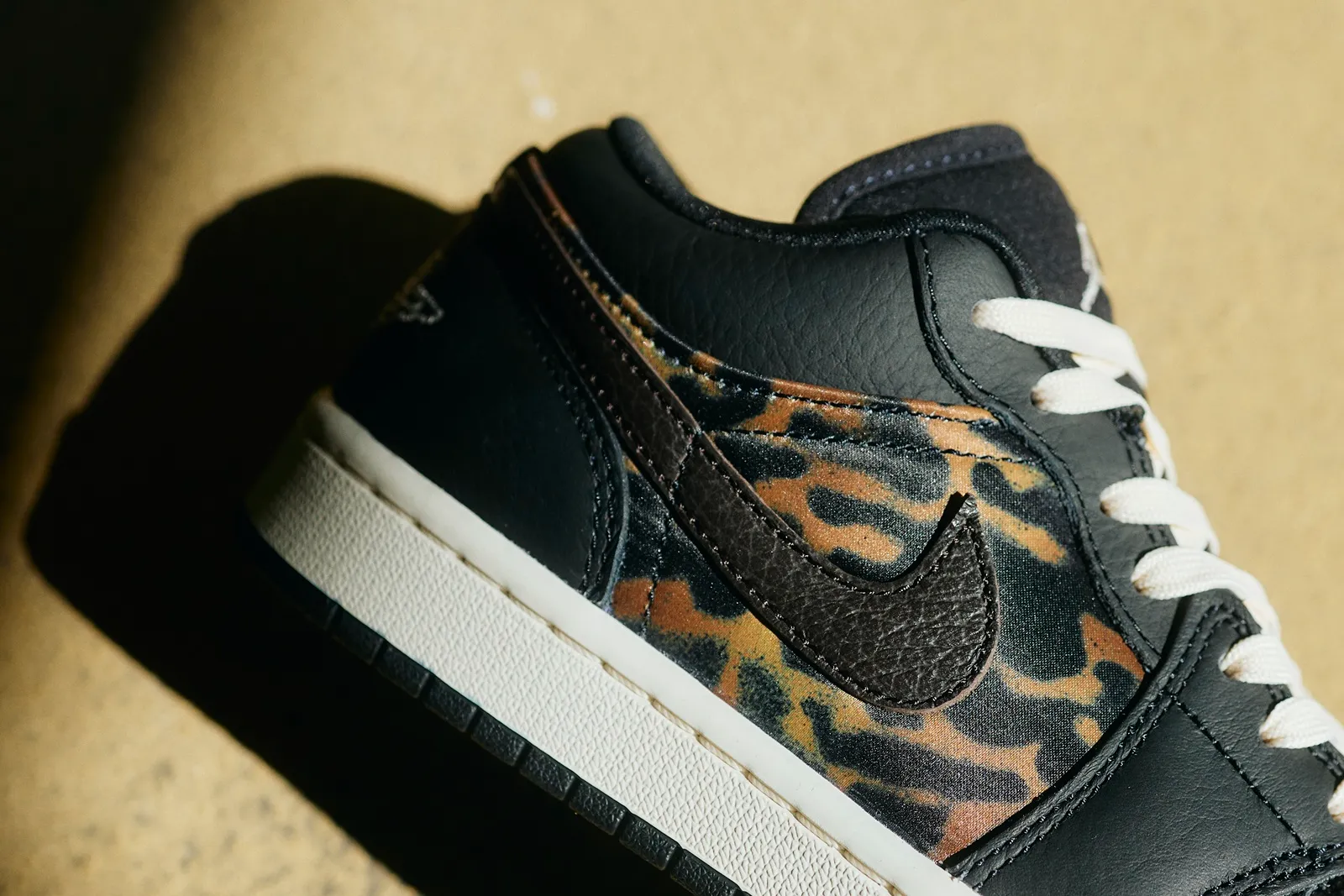 W AIR JORDAN 1 LOW SE