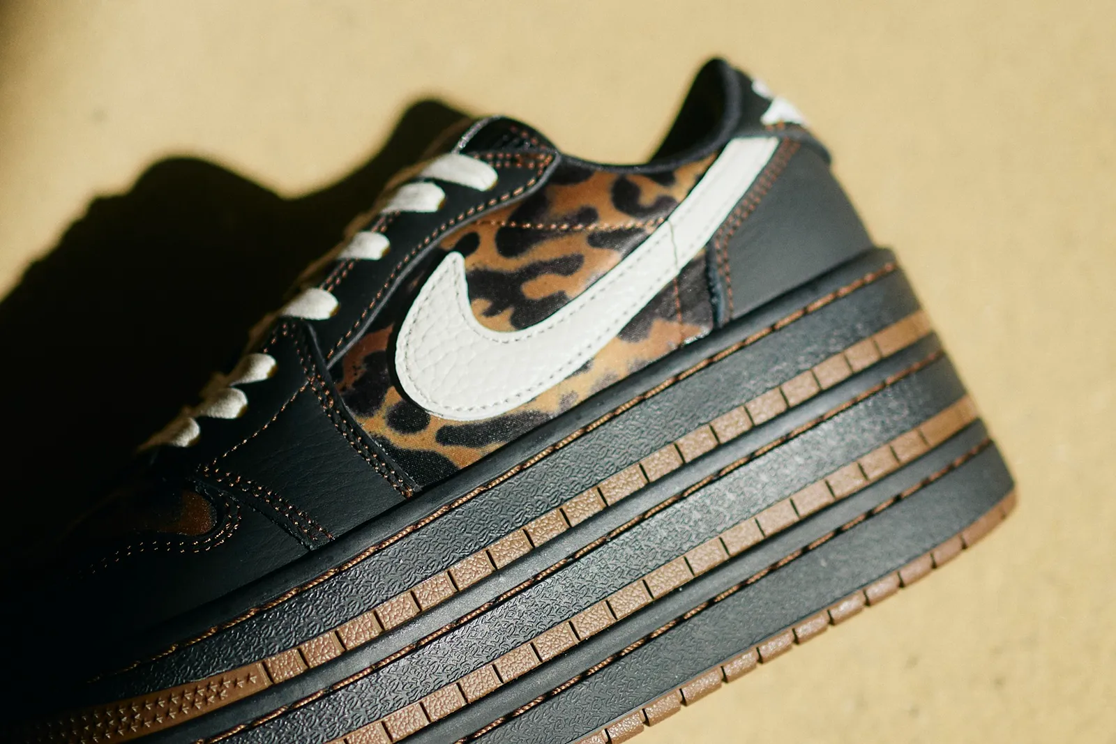 W AIR JORDAN 1 TRIPLE STACK