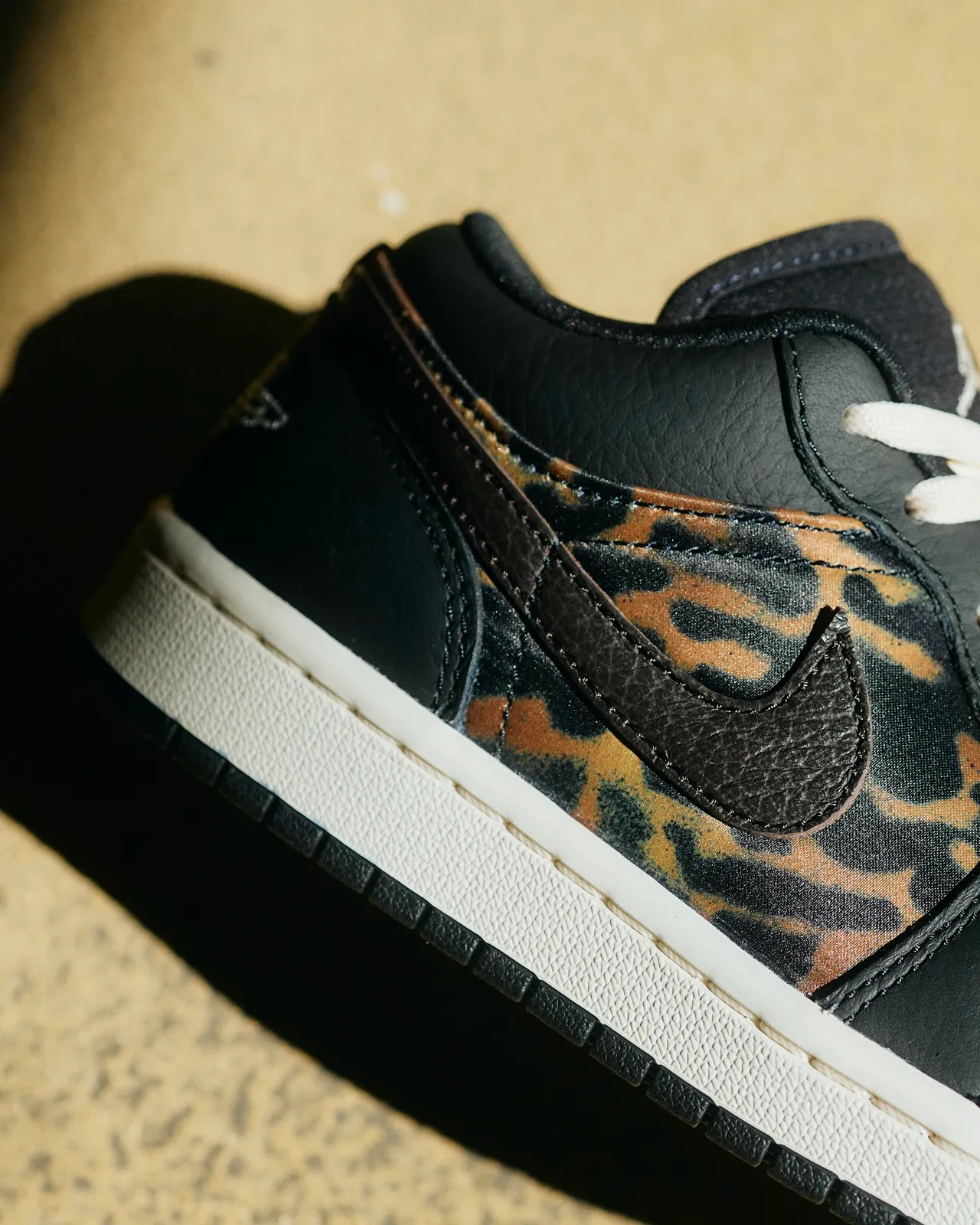 W AIR JORDAN 1 LOW SE