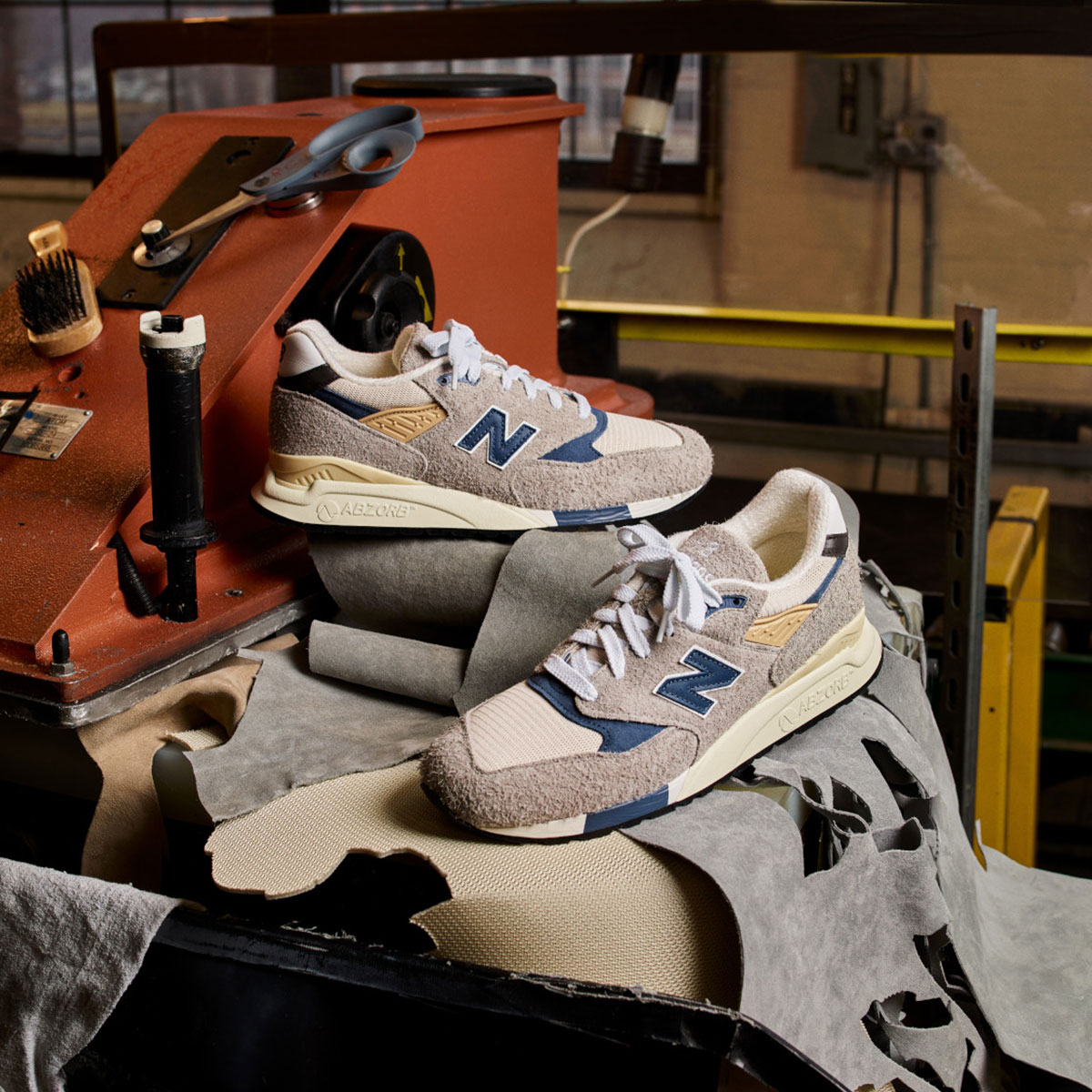 new balance GREY DAY