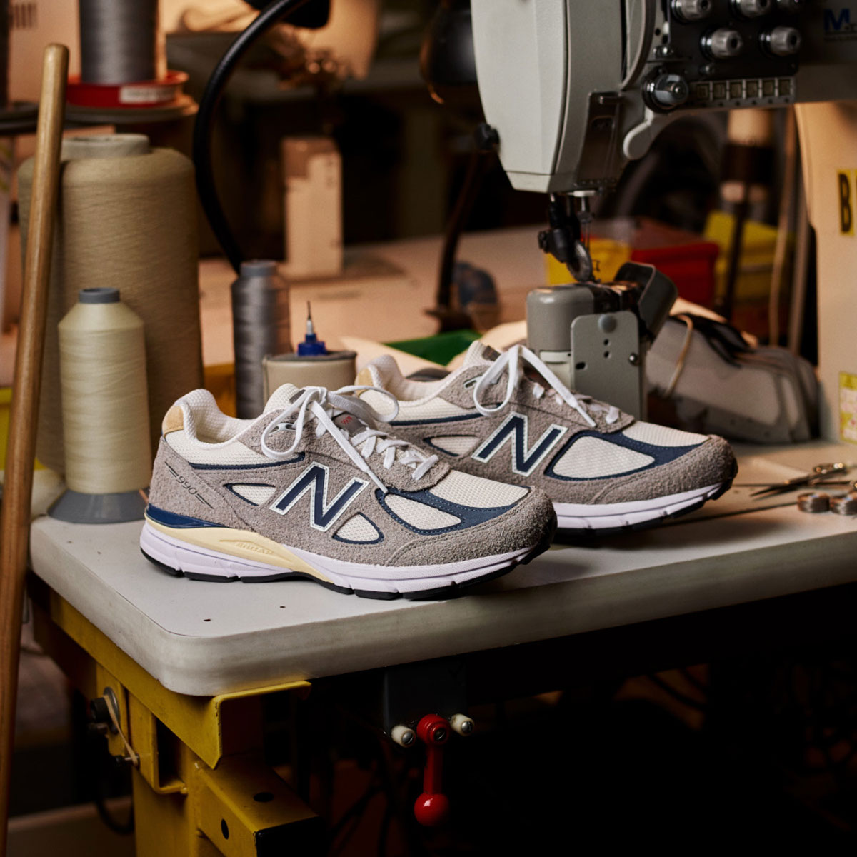 new balance GREY DAY
