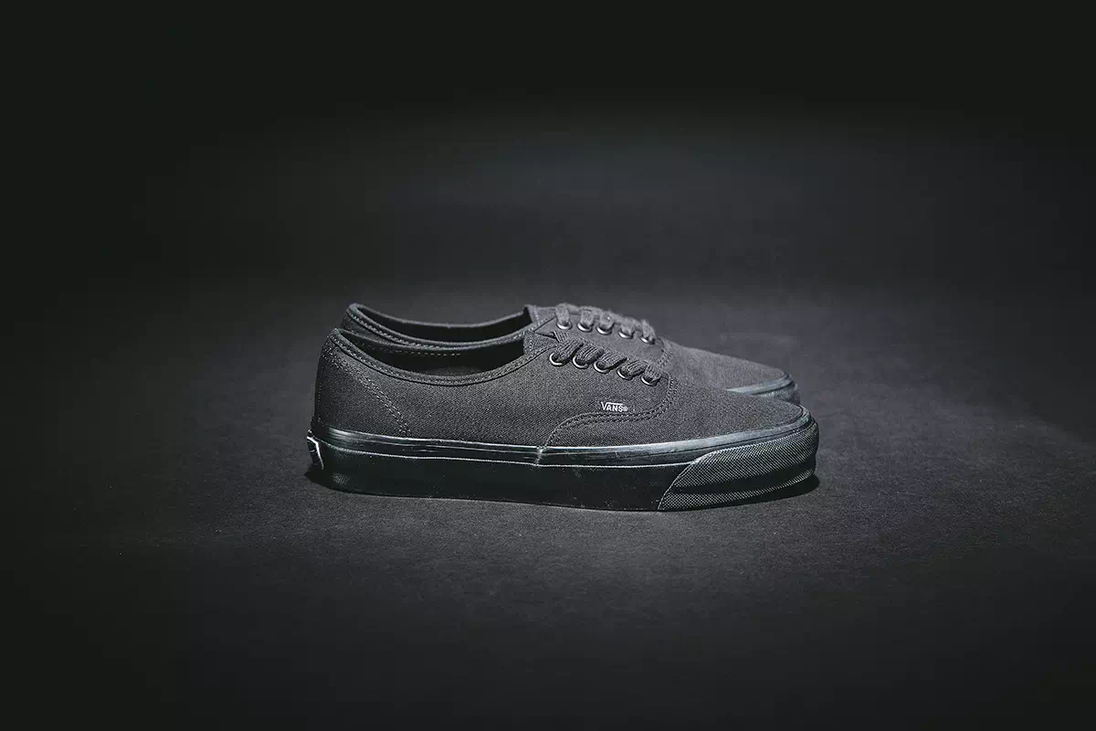 VANS BLACK COLLECTION
