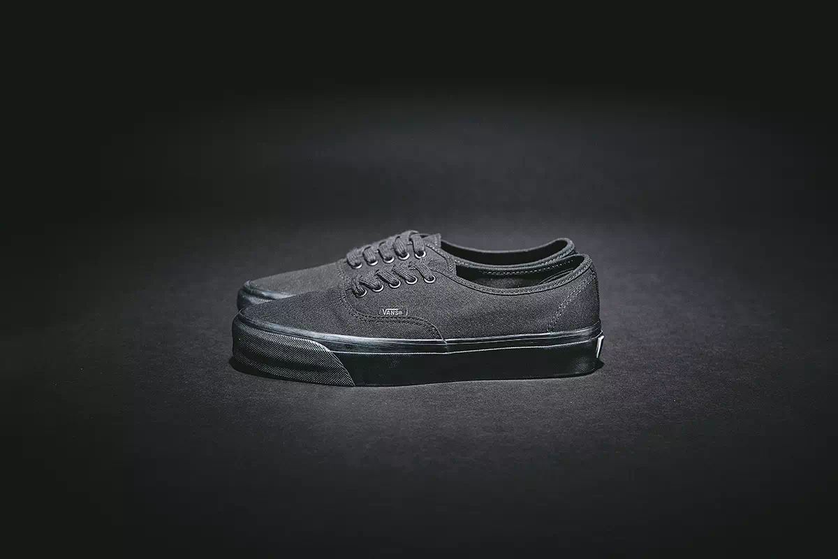 VANS BLACK COLLECTION