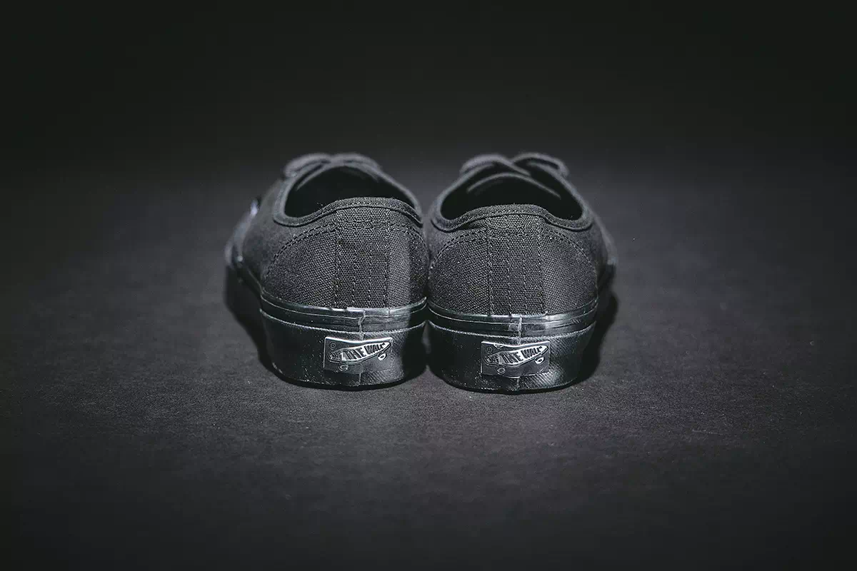 VANS BLACK COLLECTION