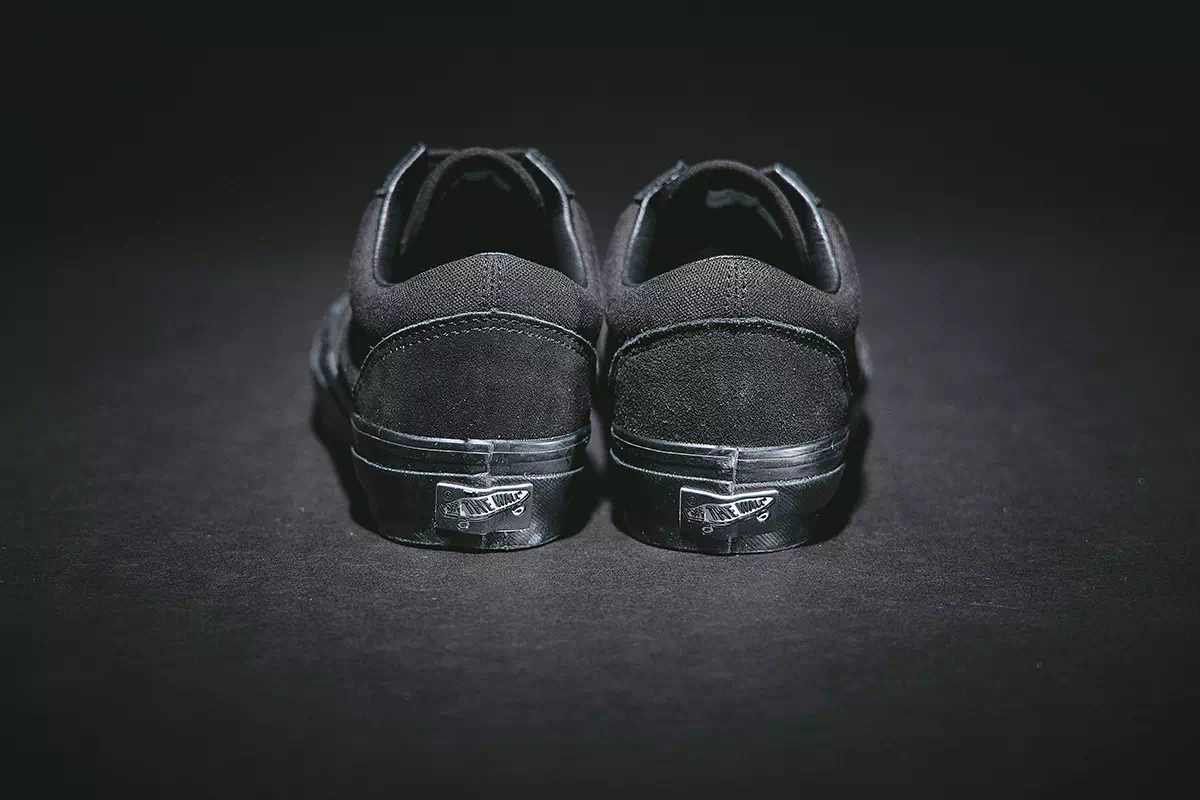 VANS BLACK COLLECTION