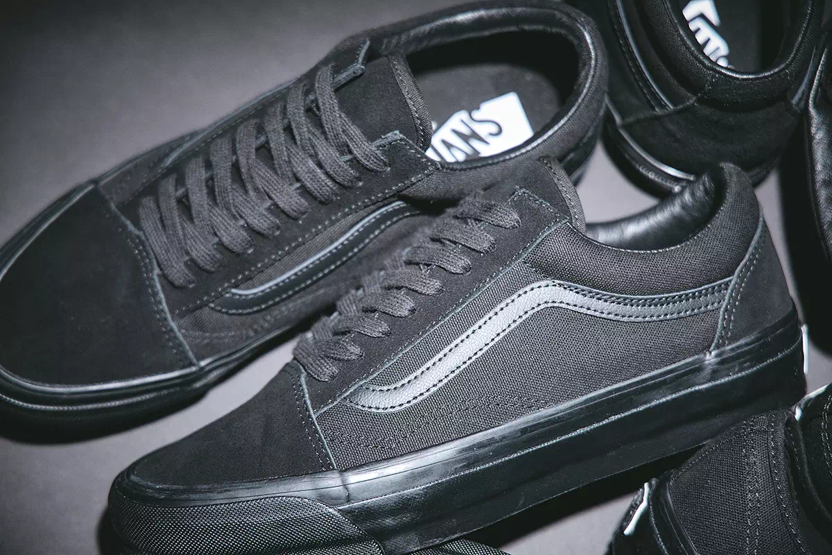 VANS BLACK COLLECTION