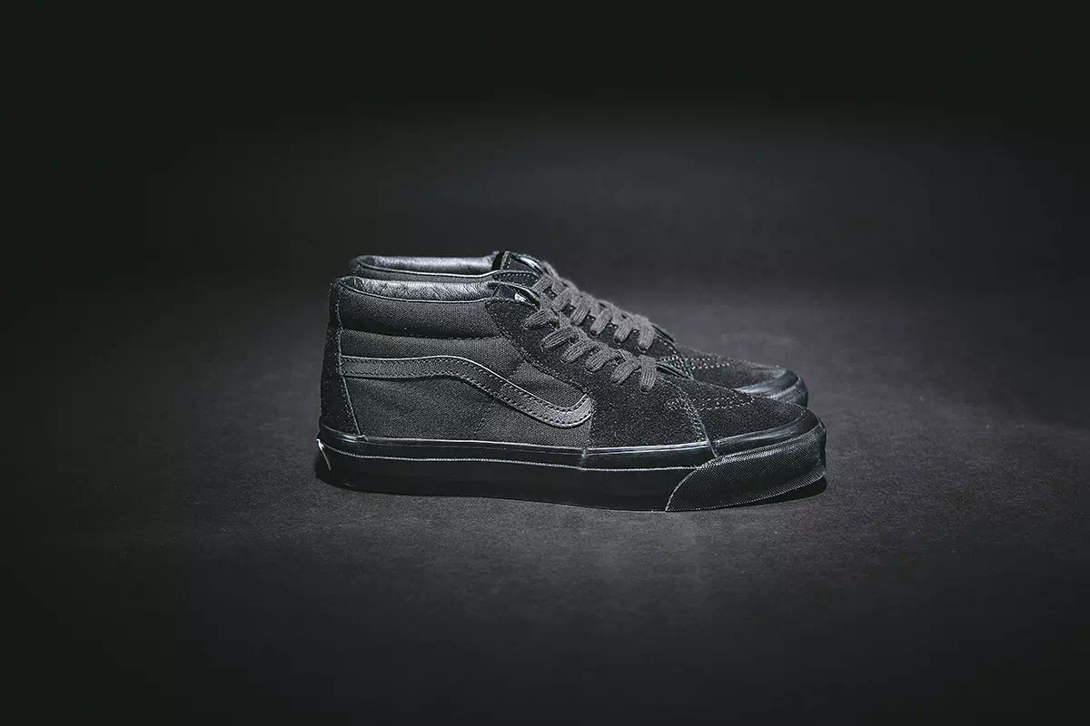VANS BLACK COLLECTION