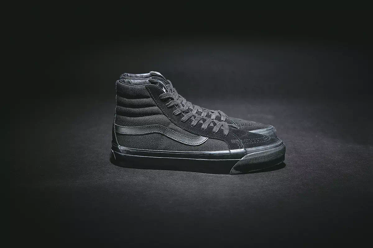 VANS BLACK COLLECTION