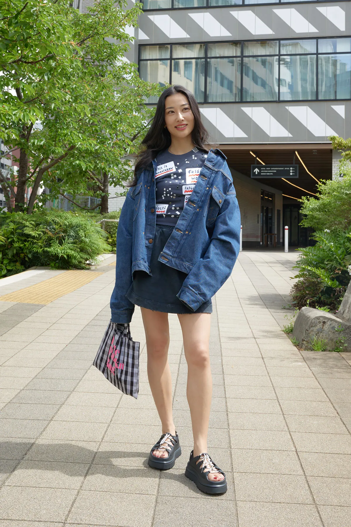 UGG そろそろサンダルの季節！みんなはUGGのサンダルどう履きこなす？