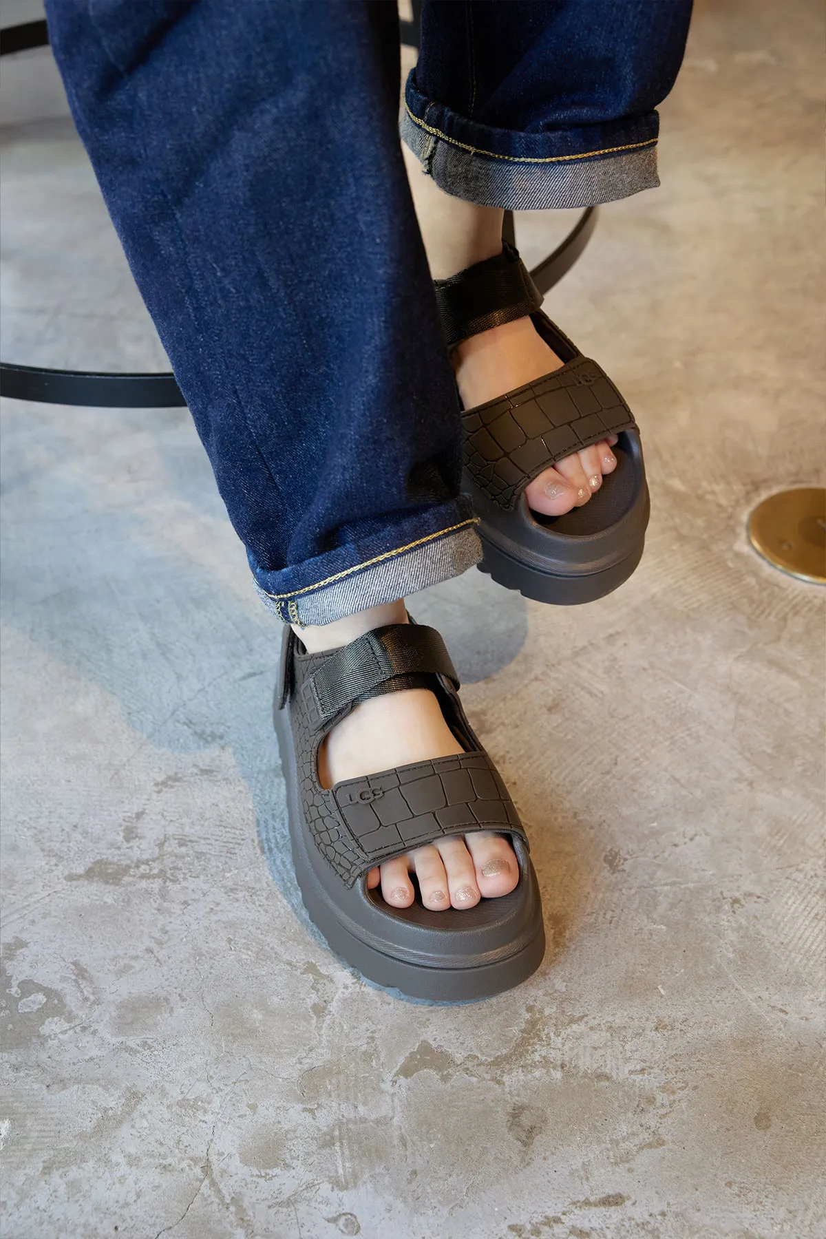 UGG そろそろサンダルの季節！みんなはUGGのサンダルどう履きこなす？