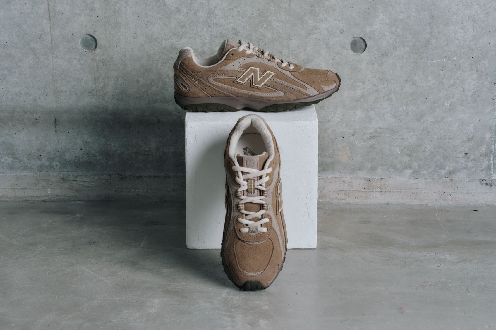 New Balance 204L